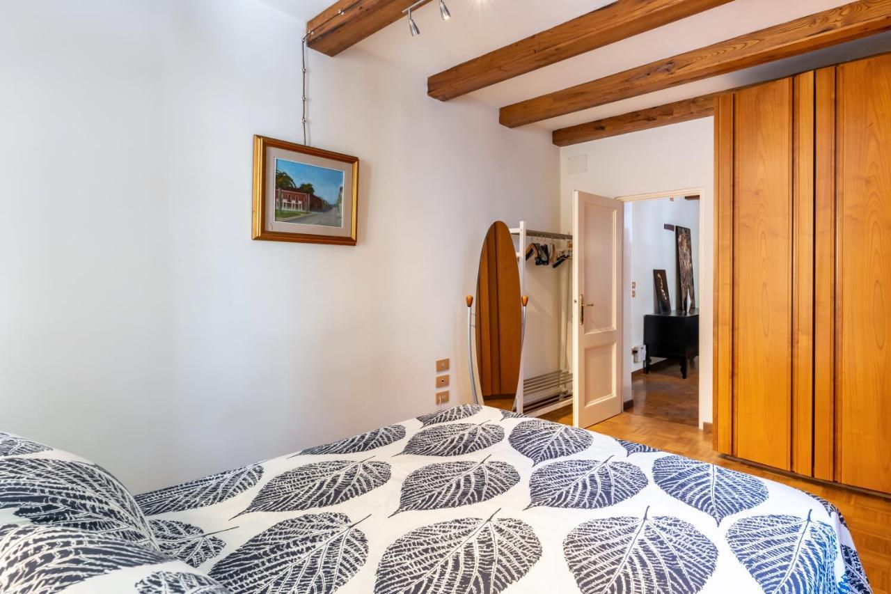 Piazza Napoleone Lovely Central Apartment Лукка Экстерьер фото