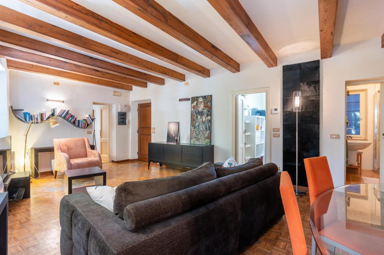 Piazza Napoleone Lovely Central Apartment Лукка Экстерьер фото